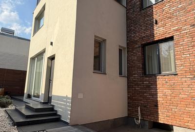 Casă cu 5 camere cu Canalizare în Domenii - 2