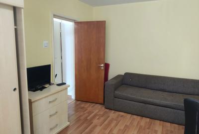 Garsonieră decomandată în Titan