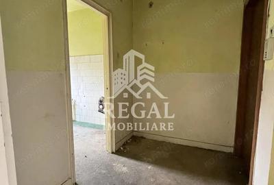 Apartament cu 2 camere, Micro 4 Etaj 4/4 - 1