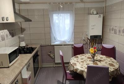 Apartament cu 3 camere decomandat în Central