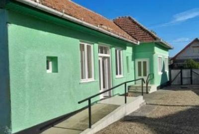 Vând casă în Teiuș județul Alba134 mp și teren 896 mp - 2