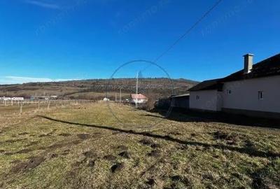 Teren de 2800 mp, în Ragla - 1