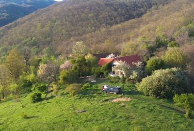 Casă individuală cu 4 camere cu Teren 60000 Mp în Sichevița - 1