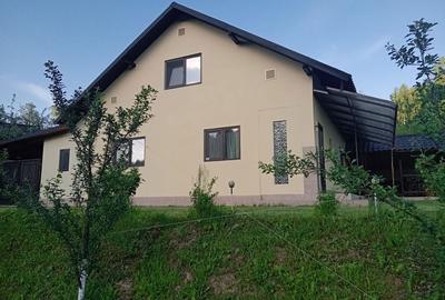Casă cu 4 camere în Slătioara