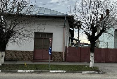 Casă individuală cu 4 camere cu Teren 500 Mp în Central - 1