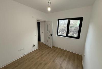 Casă cu Teren 1370 Mp în Teișani - 6