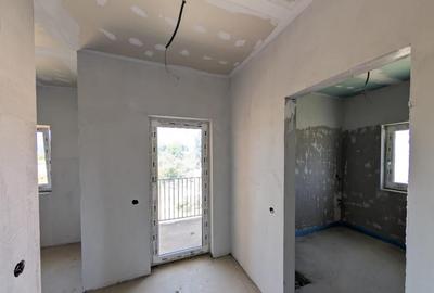 Casă cu 4 camere cu Teren 500 Mp în Florești