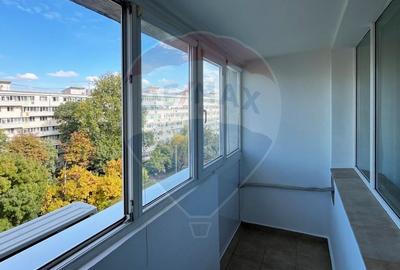 Vanzare apartament spatios,  3 camere - Metrou 1Mai - 25