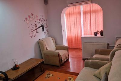 Apartament cu 3 camere decomandat în Ostroveni