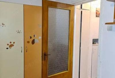 Garsoniera 1 decembrie-metrou 5 minute - 2