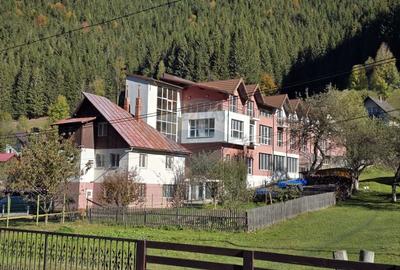 Hotel/Pensiune, de 53.172500610352 mp, în Moieciu de Sus