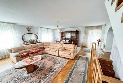 Casă cu 8 camere cu Teren 1800 Mp în Central - 4