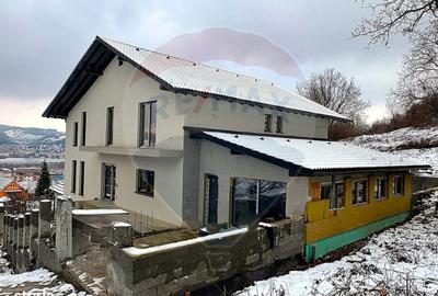 Casă cu 6 camere cu Teren 822 Mp în Central - 3