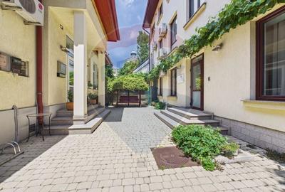 Spațiu comercial, de 380 mp, în P-ța Unirii - 2