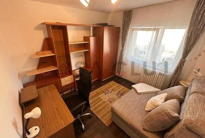 3 camere decomandate, etaj intermediar,zona strazii Arinilor - 3