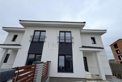 Duplex cu 5 camere cu Canalizare în Moșnița Nouă - 1