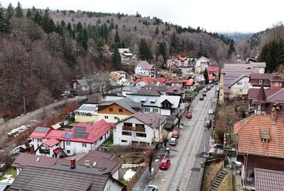 Casă cu 9 camere cu Teren 335 Mp în Valea Cerbului - 18