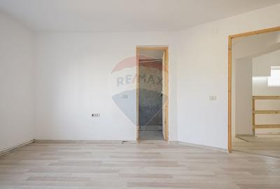 Casă cu 10 camere cu Teren 340 Mp în Florilor - 22