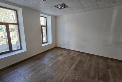 Casă cu 11 camere cu Canalizare în Ultracentral - 16