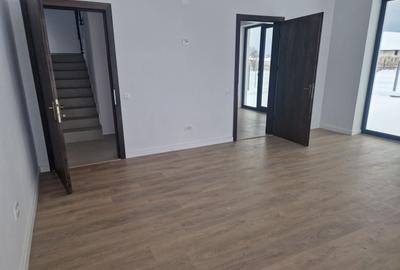 Casă individuală cu 4 camere cu Canalizare în Cristian - 7