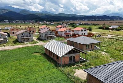 Casă cu 3 camere cu Teren 500 Mp în Cristian