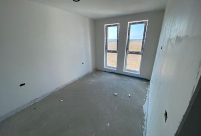 Nou. Etaj intermediar. Spatios - 4