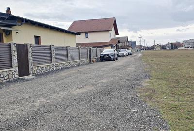 Teren Construcții intravilan de 730 mp, în Cristian - 4