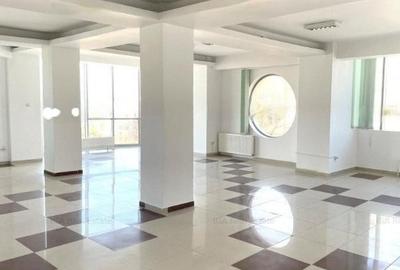 Birou, de 110 mp, în Central