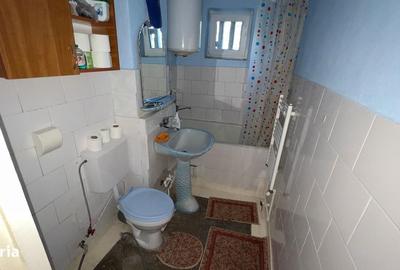 Garsonieră decomandată în Petros - 1