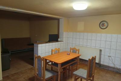 Casă cu 4 camere cu Teren 697 Mp în Central