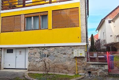 Duplex cu 6 camere cu Canalizare în Central - 1