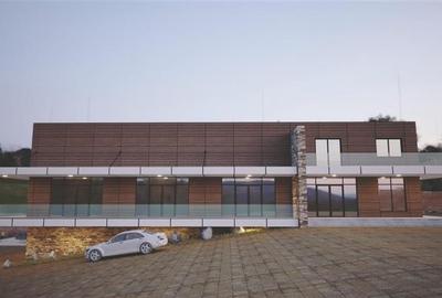 Cladire Comerciala Moderna Paun Bucium - 4