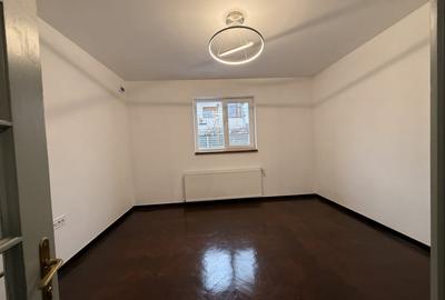 Apartament cu 3 camere semidecomandat, mobilat în 13 Septembrie - 7