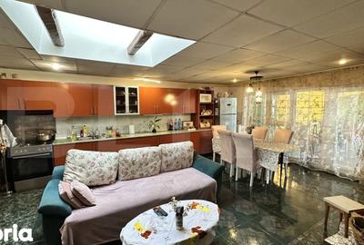 Casă cu 6 camere cu Teren 670 Mp în Central - 2