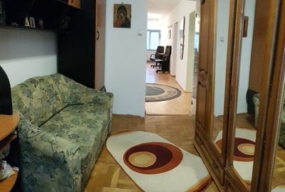 Apartament trei camere decomandate, mobilat si utilat, etaj unu, ultracentral - 12