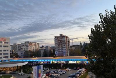 Apartament cu 3 camere semidecomandat în Central - 2