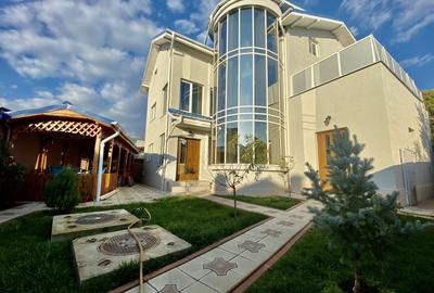Casă cu 4 camere în Micro 4