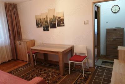 Apartament cu 3 camere semidecomandat în Dacia