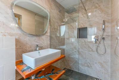 Spațiu comercial, de 470 mp, în Central - 9