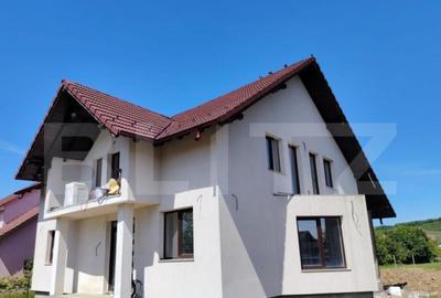 Casa individuala cu 5 camere, 200 mp, cu 24 ari teren, zona - 2