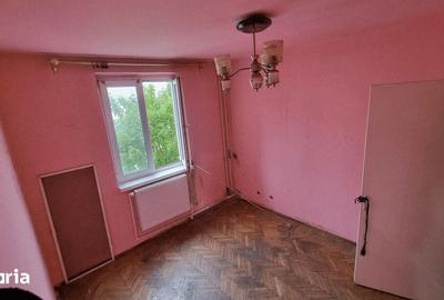 Apartament cu 3 camere decomandat în Petros - 11