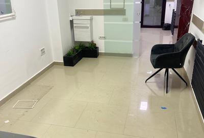 Birou, de 15 mp, în Central - 2