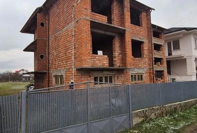 Casă în Central - 1