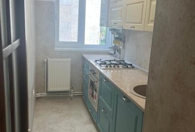 Apartament cu 3 camere semidecomandat, mobilat în Tomis III