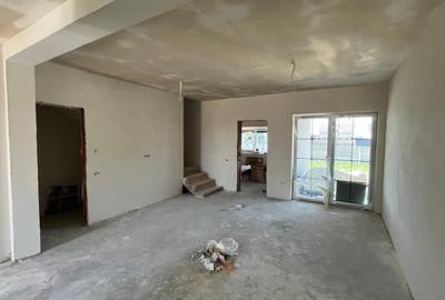 Duplex cu 4 camere cu Canalizare în Moșnița Veche - 2