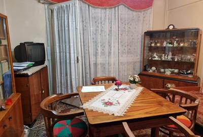 Apartament doua camere, decomandat, etaj patru, structura buna, simplu, central - 3