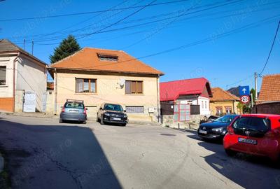 Casă cu 3 camere în Central - 2