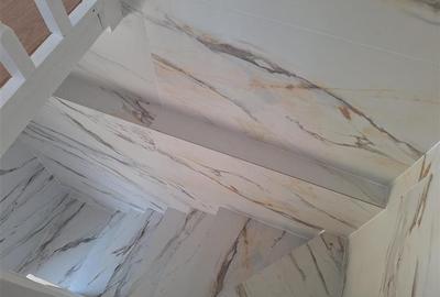 Casă individuală cu 6 camere cu Canalizare în Central - 2