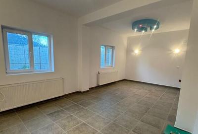 INVESTITIE - Imobil format din teren, 3 case si 1 piscina - 3