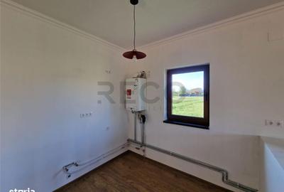 Casă cu 3 camere cu Teren 350 Mp în Borș - 9
